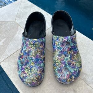 Bjork Swedish Comfort Women’s Blue  Floral Clog  US 11/12 EU 42/43 Nursing